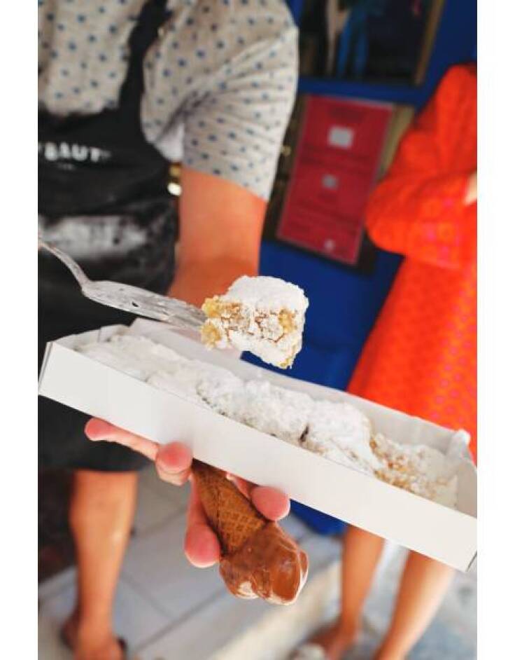 Ζαχαροπλαστείο Τσαγκάρη: Υπέροχα νηστίσιμα αμυγδαλωτά