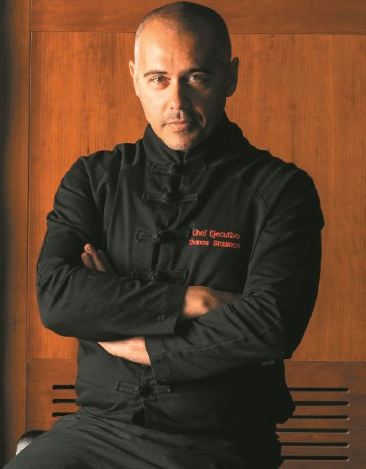Ο πολυβραβευμένος σεφ Θάνος Στασινός