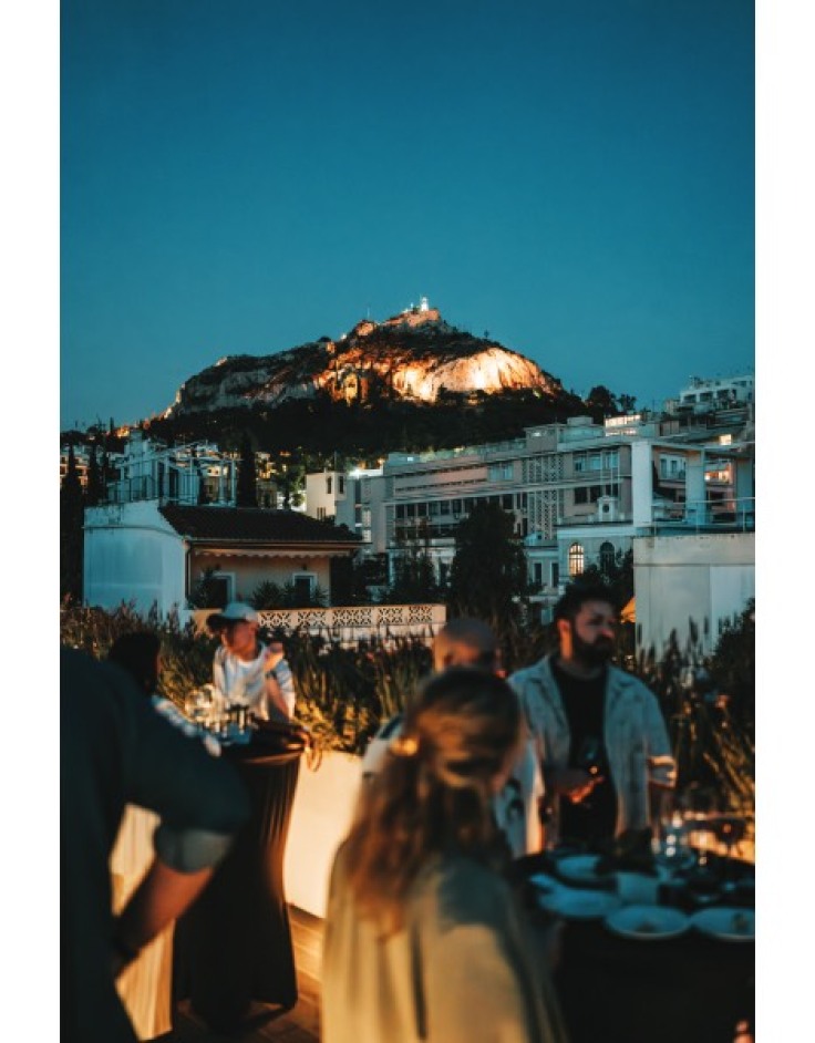 ATHENS FLAIR: Ένα μαγικό roof garden στη σκιά του Λυκαβηττού