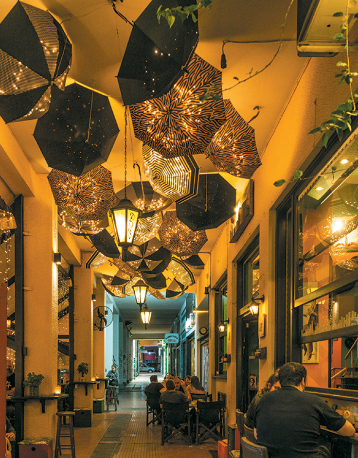 Medez Cafe & Bar: Το αγαπημένο στέκι του Παγκρατίου