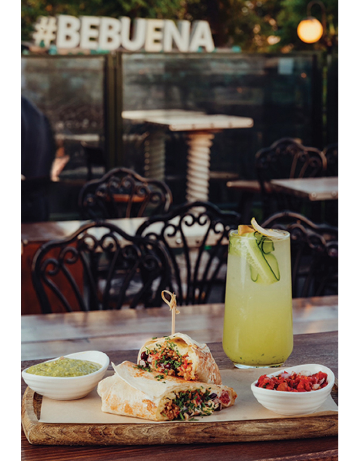 Buena Vista Social Bar: Αll-day πάρτι με θέα την Ακρόπολη