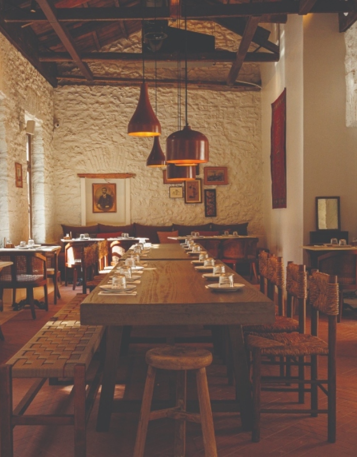 Cinapos: Το ολοκαίνουργιο μεζεδοπωλείο του Πάνου Ιωαννίδη είναι πολύ νόστιμο