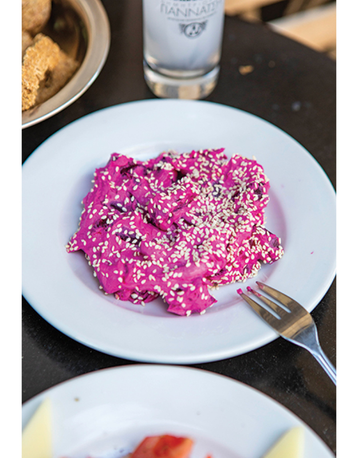 Τα Κανάρια: Το αγαπημένο στέκι με τους νόστιμους μεζέδες και τις όμορφες μουσικές βραδιές