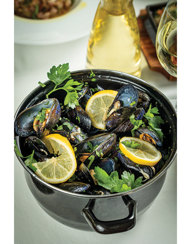 Θαλασσινός: Η θρυλική ψαροταβέρνα στις Τζιτζιφιές