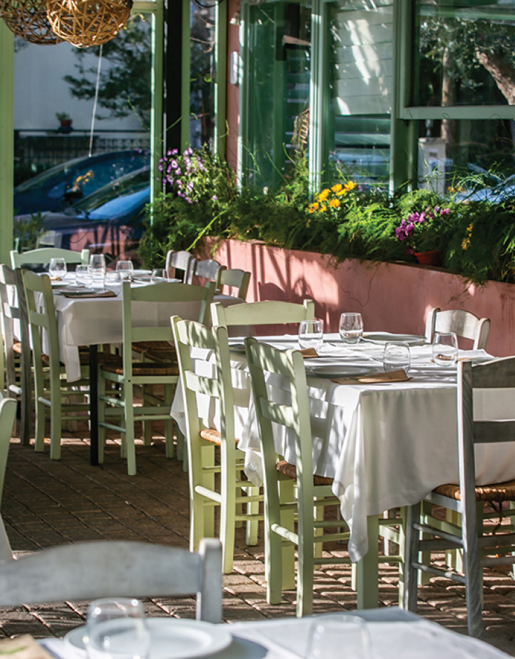 Θαλασσινός: Η θρυλική ψαροταβέρνα στις Τζιτζιφιές