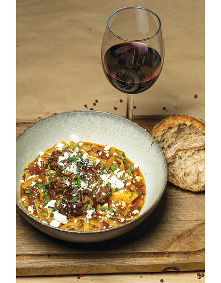 Το Μαύρο Πρόβατο του Press Café: Εδώ που οι αθηναϊκές παρέες δίνουν το σταθερό ραντεβού τους