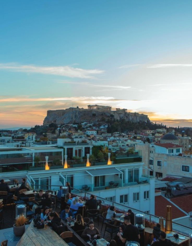 Ερμού 18: Ένα «κρυφό» all day στέκι με θέα Ακρόπολη, για το οποίο μιλάει όλη η πόλη!