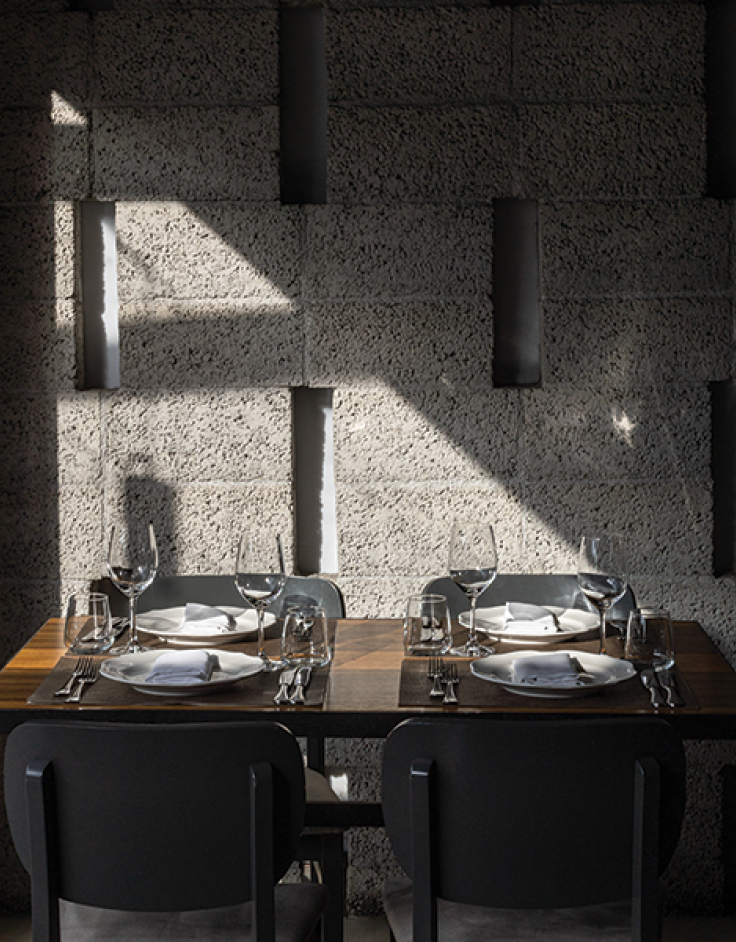 Βασίλαινας: Ιn Head-to-Tail we trust