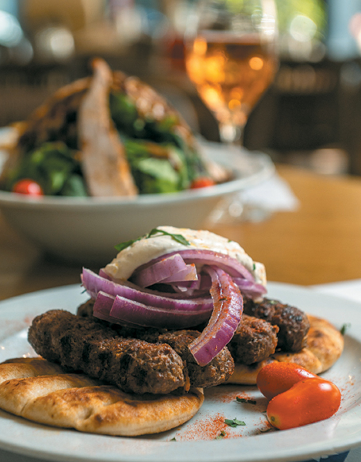 Κυβέλη: Εδώ οι γιορτές είναι οικογενειακή (και πολύ νόστιμη) υπόθεση