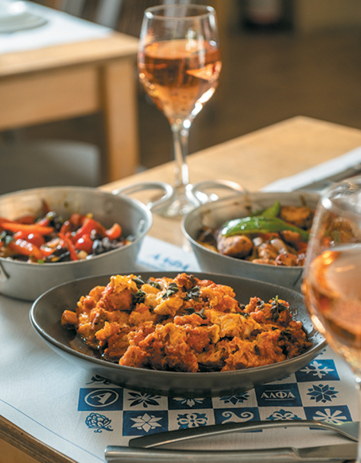 Κυβέλη: Εδώ οι γιορτές είναι οικογενειακή (και πολύ νόστιμη) υπόθεση