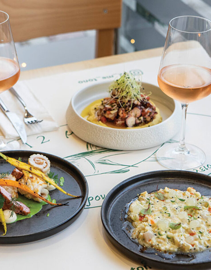 12 με τόνο: Εκλεκτοί μεζέδες που μυρίζουν θάλασσα στη Νέα Ερυθραία