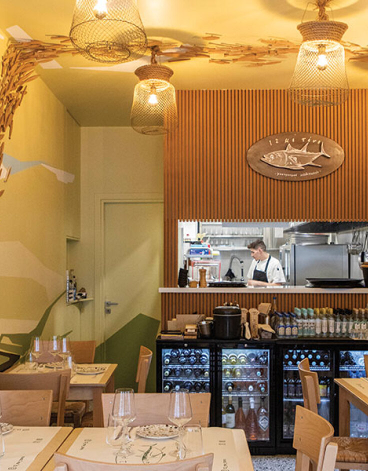 12 με τόνο: Εκλεκτοί μεζέδες που μυρίζουν θάλασσα στη Νέα Ερυθραία