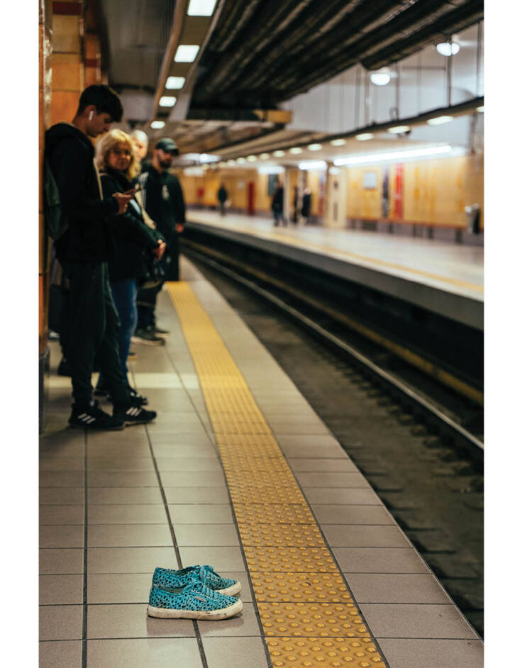 Τα «Αδέσποτα παπούτσια στnν Αθήνα» με τα μάτια του σκηνοθέτη Γιώργου Ζώn