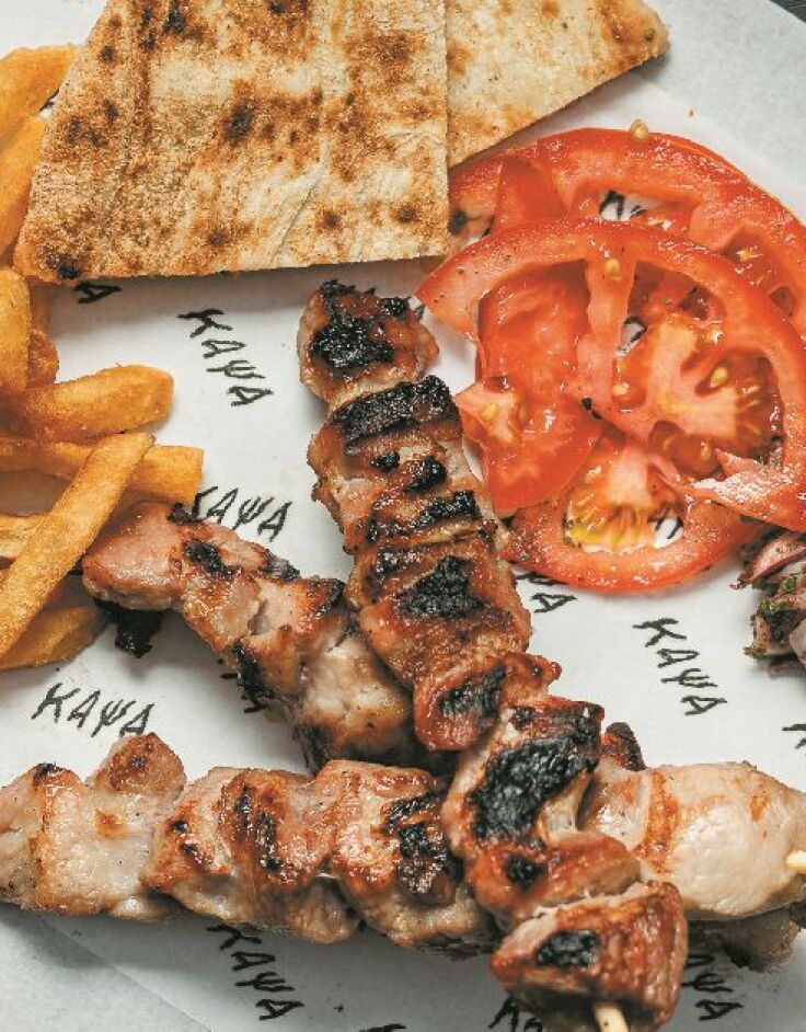 Κάψα: Χειροποίητα σουβλάκια από τον Χριστόφορο Πέσκια