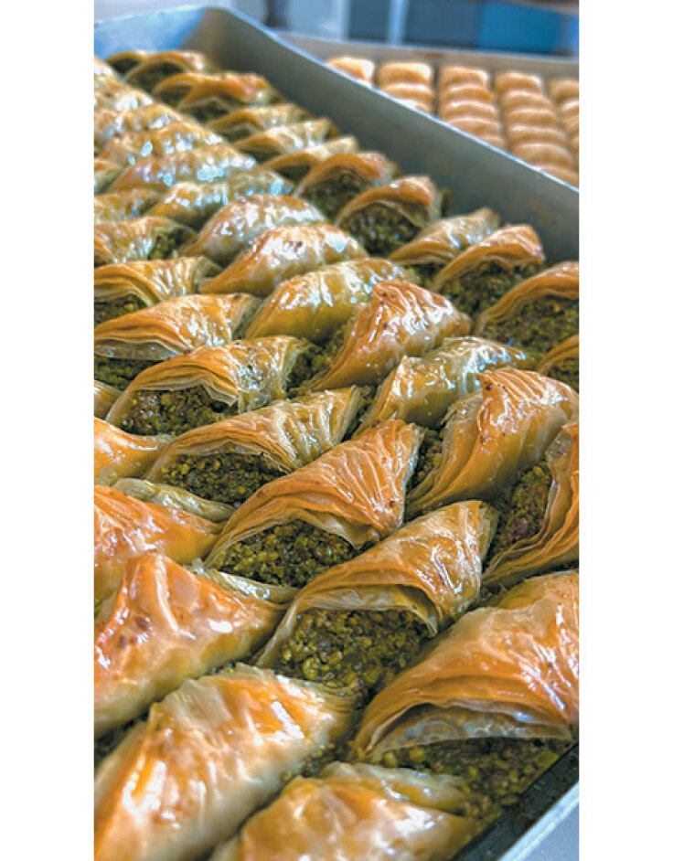 Baklavas: Πολίτικα γλυκά που μοσχομυρίζουν βούτυρο και τέλεια τσουρέκια