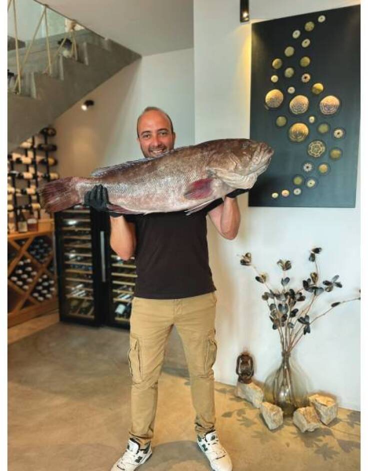 Αxinos Seafood Restaurant: Φρέσκα ψάρια και  θαλασσινά δίπλα  στο κύμα 