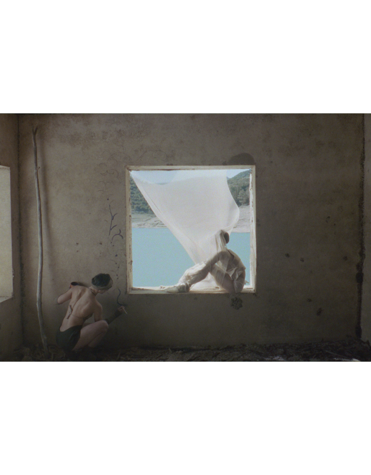 Στιγμιότυπο από το έργο της Έφης Γούση «Tectonic riders», από την συμμετοχή της στη μεγάλη έκθεση της Στέγης Ιδρύματος Ωνάση Plásmata 3