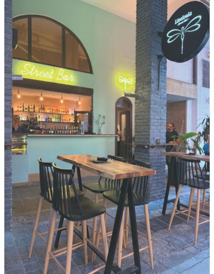 Liveloula street bar