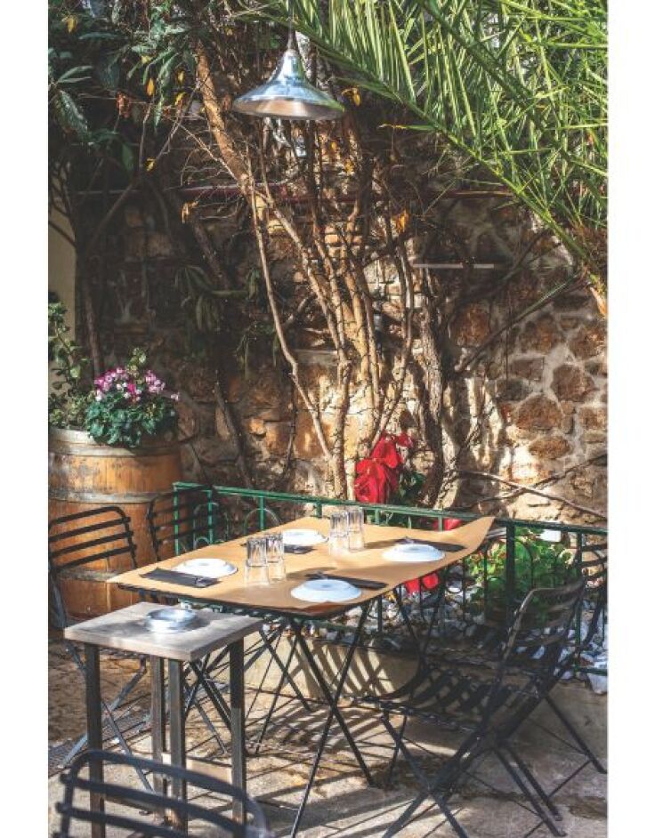 Η φιλοσοφία είναι μεζέδες για τη μέση, για να τους μοιράζεται η παρέα. 