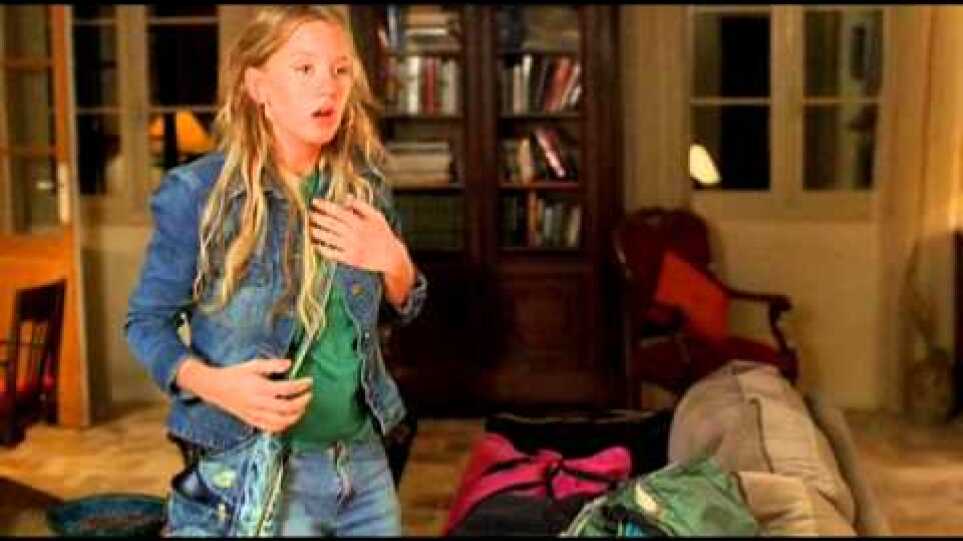 Swimming Pool - Official Trailer (2003)