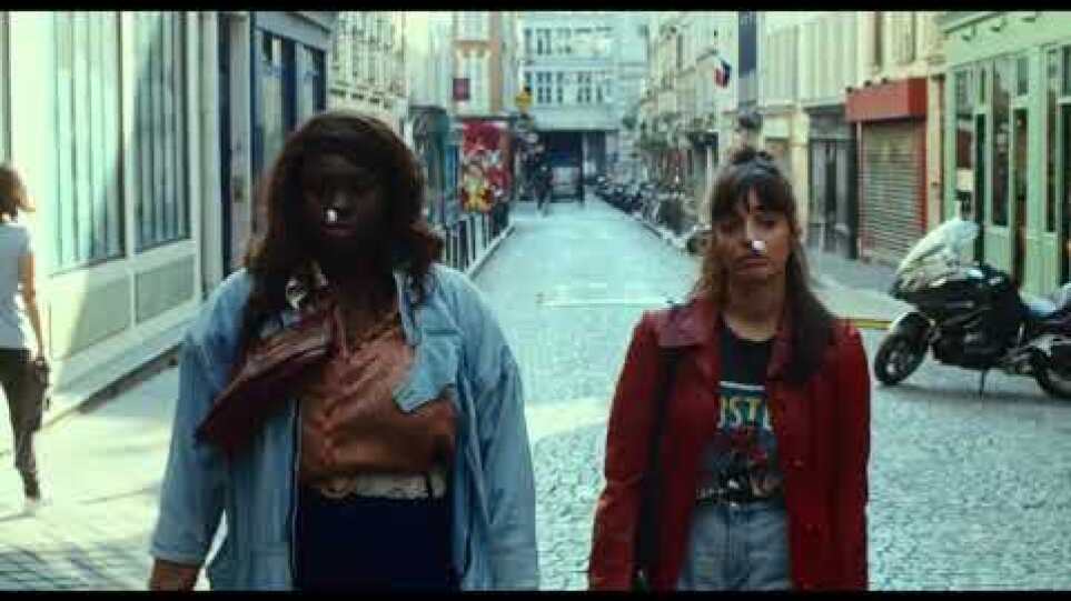 ENTRE LES VAGUES d'Anaïs Volpé - Extrait (2021)