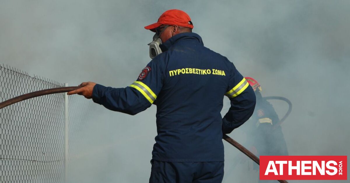 Φωτιά στην Κερατέα, επιχειρούν πάνω από 60 πυροσβέστες