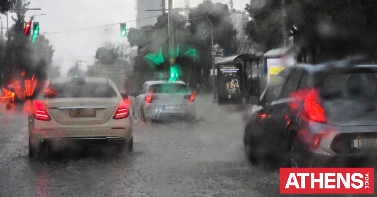 Διακοπή κυκλοφορίας στην οδό Πειραιώς λόγω πτώσης δέντρου