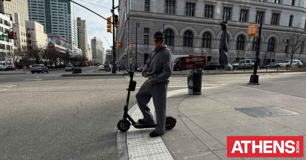 Κιλιάν Εμπαπέ: Στη Νέα Υόρκη με ηλεκτρικό πατίνι και κουκούλα ο Γάλλος ποδοσφαιριστής - Βίντεο