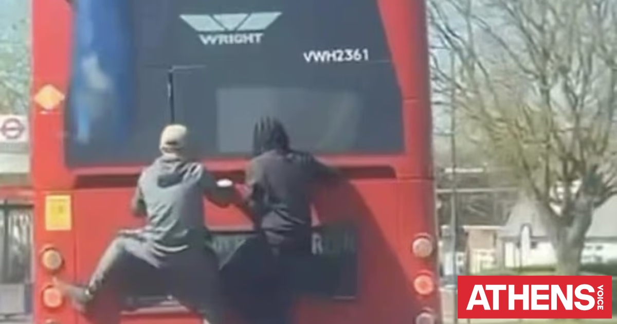 Επικίνδυνο «bus surfing» στο Λονδίνο για να γλιτώσουν εισιτήριο 2 ευρώ