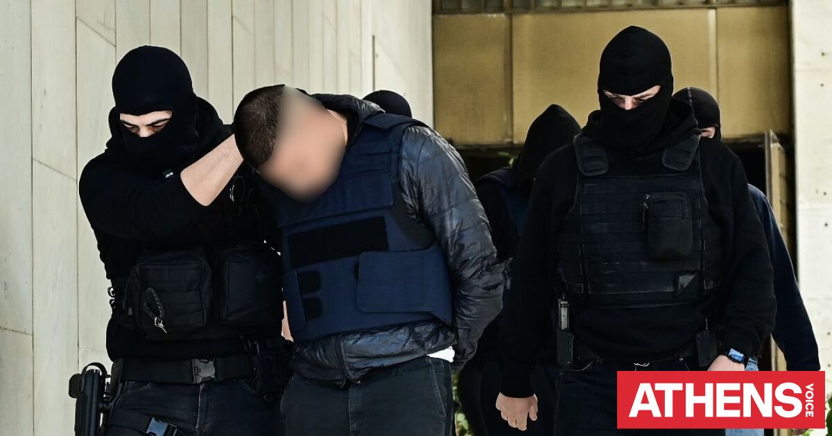 Δολοφονία στον Άγιο Δημήτριο: Με σκυμμένα κεφάλια ο 20χρονος, ο 18χρονος και τα δύο κορίτσια στον εισαγγελέα