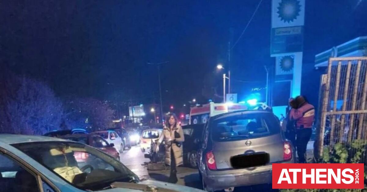 Σπάτα Τροχαίο κοντά στο εκπτωτικό χωριό Athens Voice