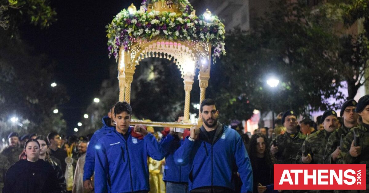 Οι αθλητές της Εθνικής πόλο ανδρών κουβάλησαν τον Επιτάφιο στην Αλεξανδρούπολη