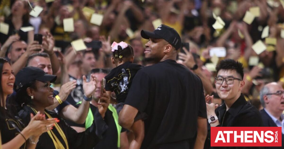 Μαγεύτηκε με την ατμόσφαιρα στο Παλαί ο Αντετοκούνμπο: «Δεν την περίμενα αυτή την υποδοχή, είναι απίστευτο»