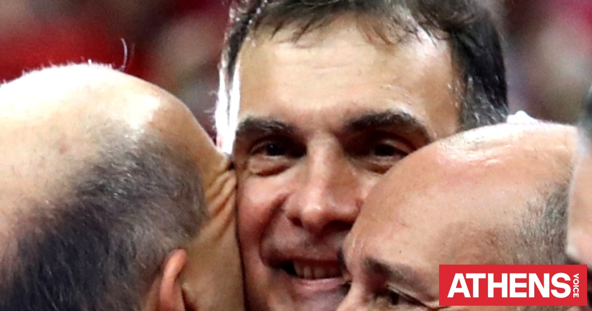 Φίλοι του Ολυμπιακού πέταξαν στον αέρα τον Μπαρτζώκα