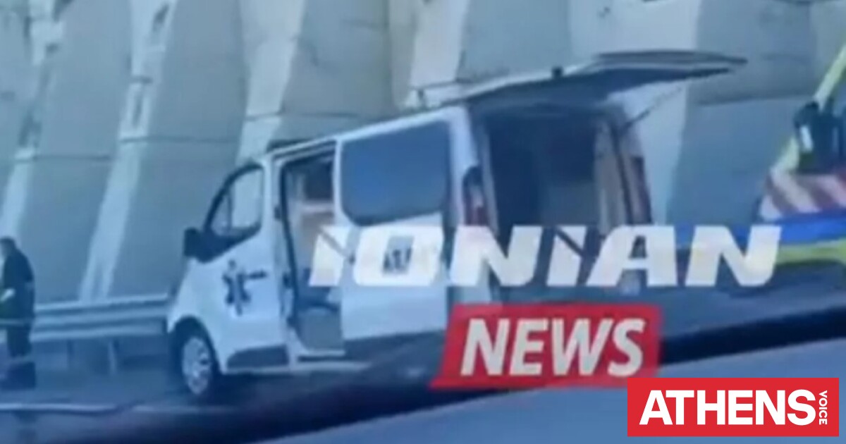 Ασθενοφόρο πήρε φωτιά στην Πάτρα - Οι πρώτες εικόνες