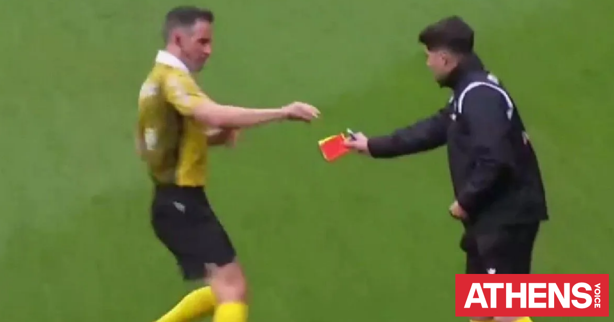 Φιάσκο στην Ισπανία: Ο διαιτητής του Ουέσκα – Λα Κορούνια ξέχασε τις κάρτες και το κατάλαβε στο 22′