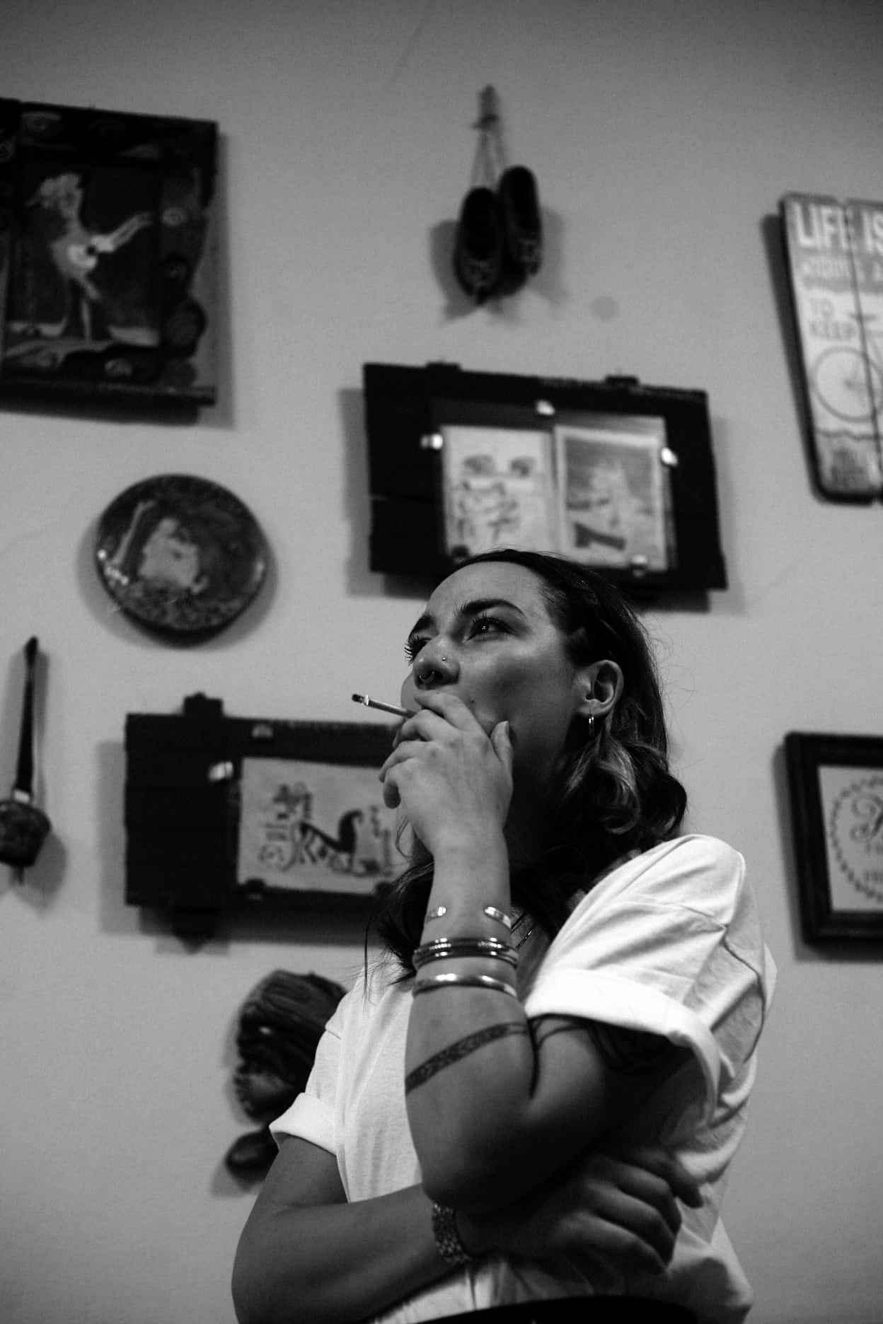 Συνέντευξη: Η φωτογράφος Σίλβια Τσομπανάκη μιλάει για τις εικόνες της έκθεσης «Ραπ Ντίβες» στην Εφημερίδα ATH