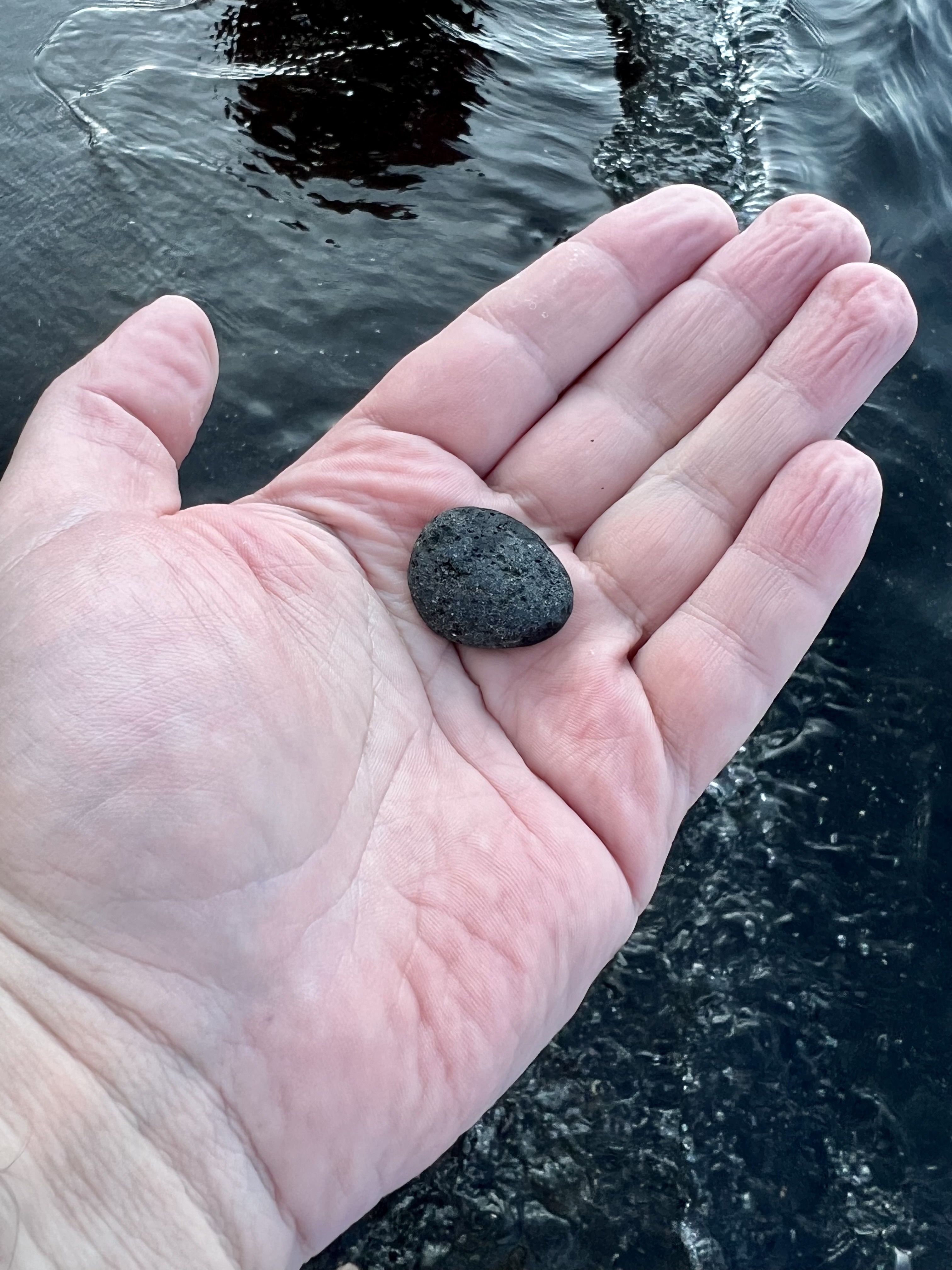 Μαύρες πέτρες, Μαύρη Θάλασσα (παραλία Yoroz, Trabzon) © Μενέλαος Γκάρτζιος