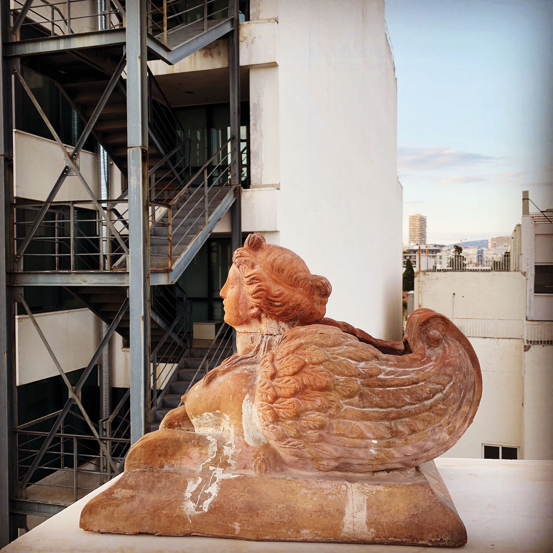 Ακάλυπτος πολυκατοικίας στους Αμπελόκηπους