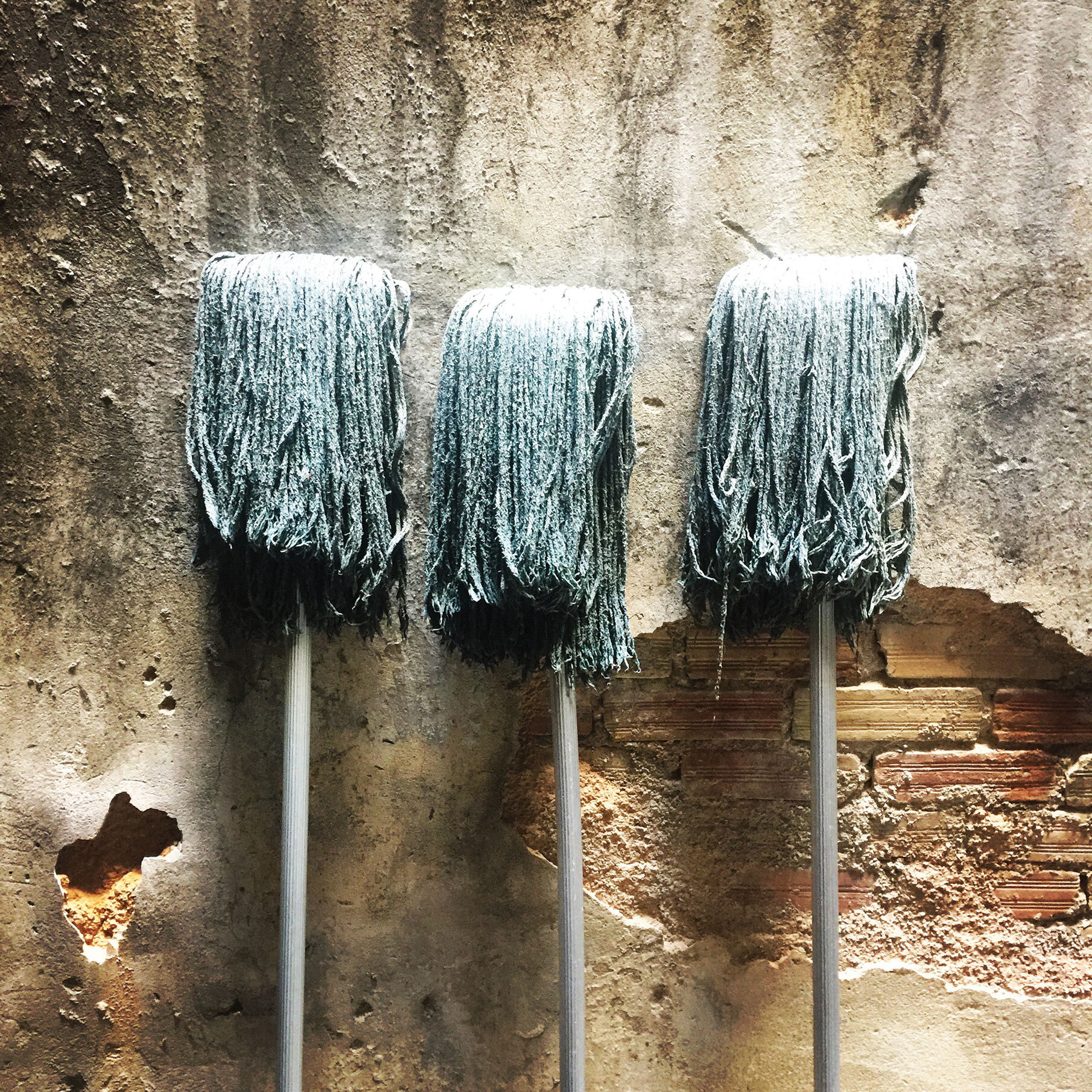 Ακάλυπτος πολυκατοικίας στην Ομόνοια