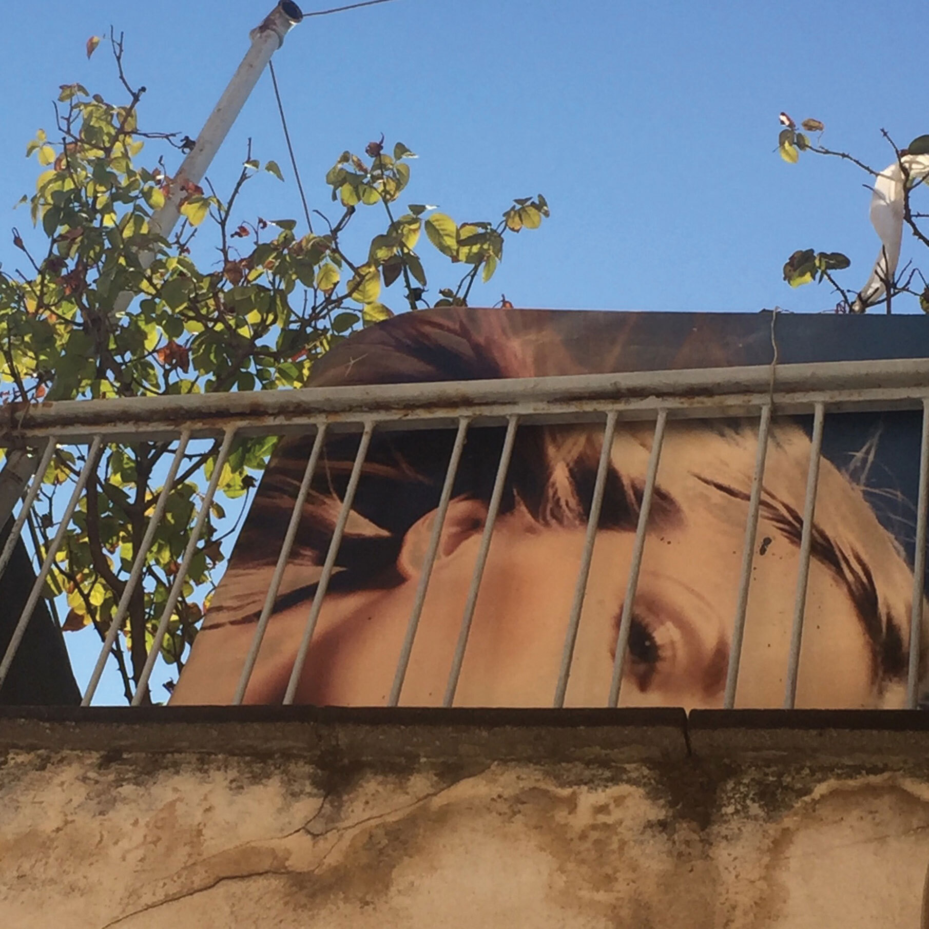 Ακάλυπτος πολυκατοικίας στην Πλατεία Κλαυθμώνος