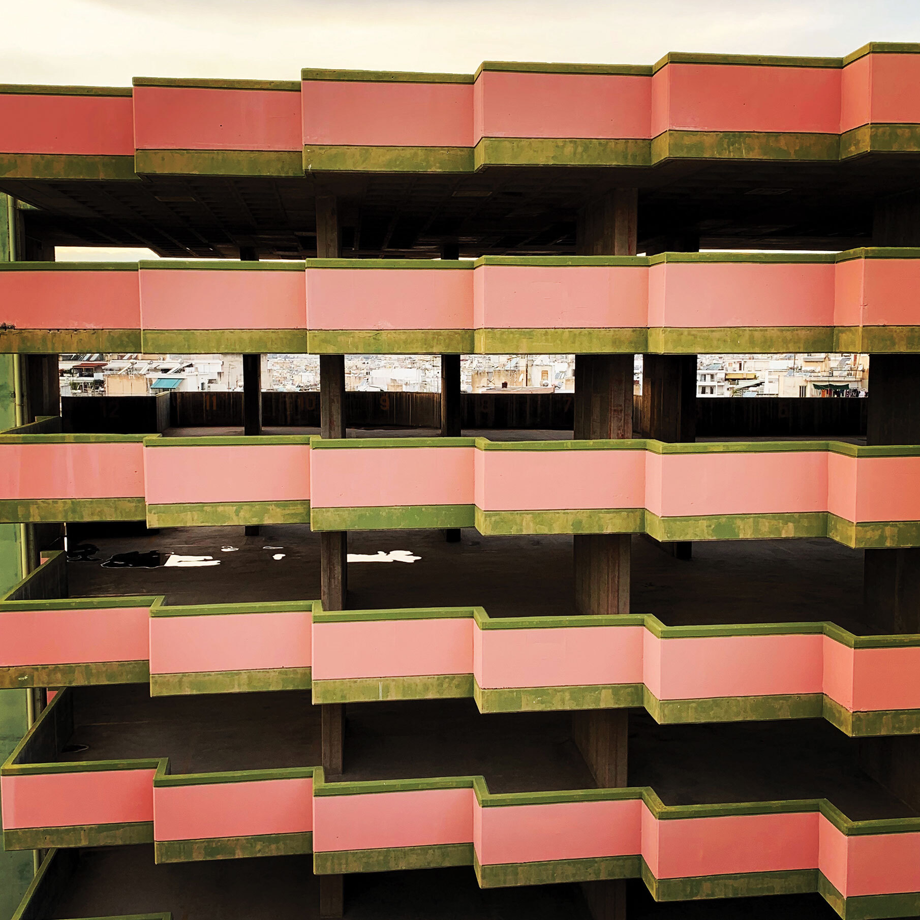 Ακάλυπτος πολυκατοικίας στη Συγγρού