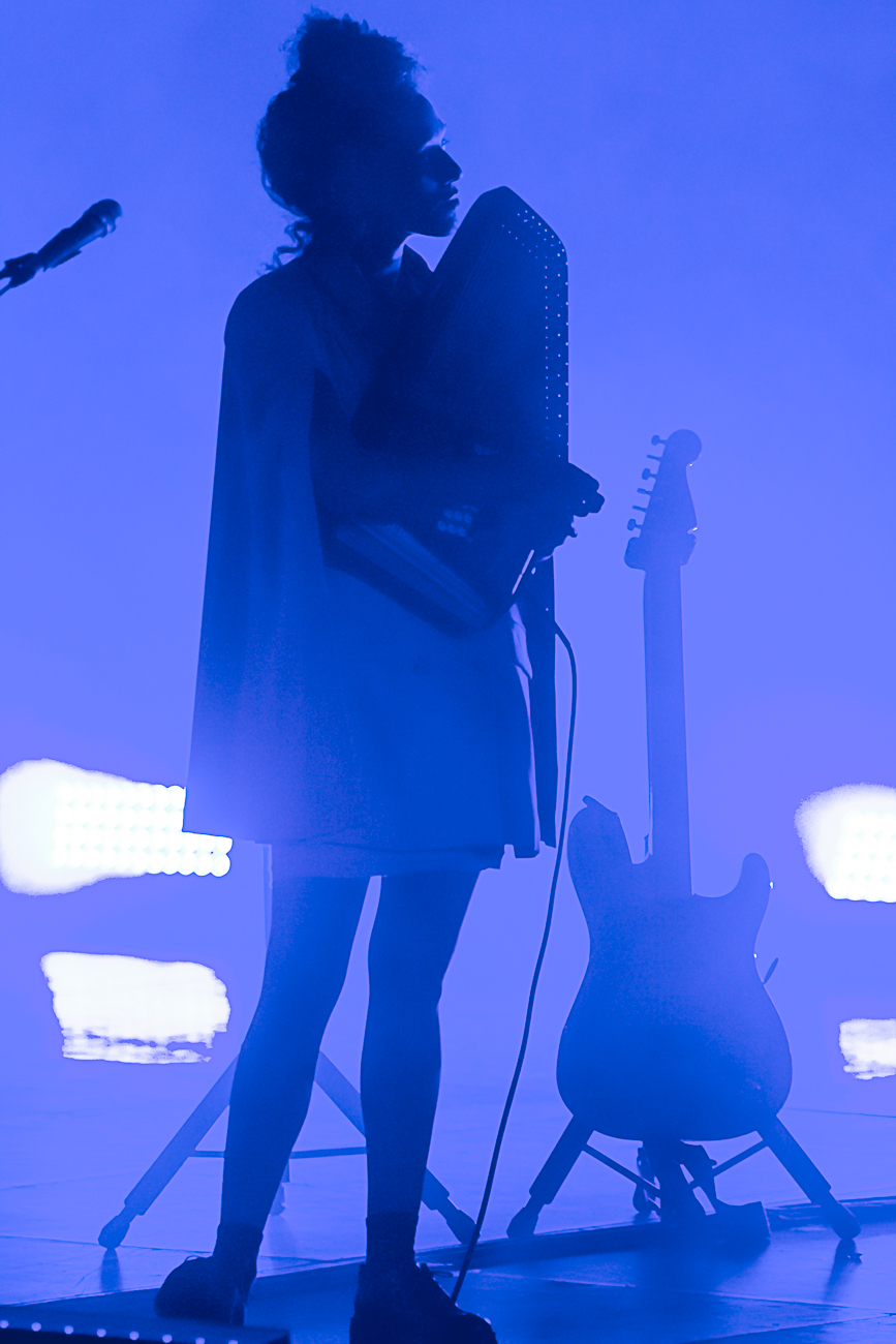 Φωτορεπορτάζ από τη συναυλία του Asaf Avidan στην Αθήνα, στο Ωδείο Ηρώδου Αττικού, την Πέμπτη 22 Σεπτεμβρίου 2022