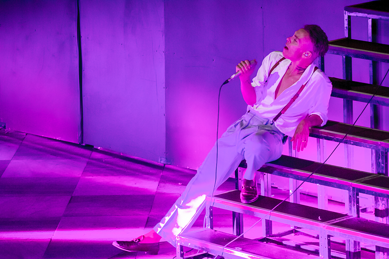 Φωτορεπορτάζ από τη συναυλία του Asaf Avidan στην Αθήνα, στο Ωδείο Ηρώδου Αττικού, την Πέμπτη 22 Σεπτεμβρίου 2022