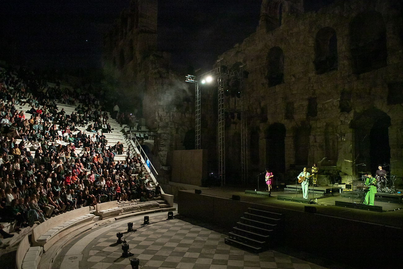 Φωτορεπορτάζ από τη συναυλία του Asaf Avidan στην Αθήνα, στο Ωδείο Ηρώδου Αττικού, την Πέμπτη 23 Σεπτεμβρίου 2022.