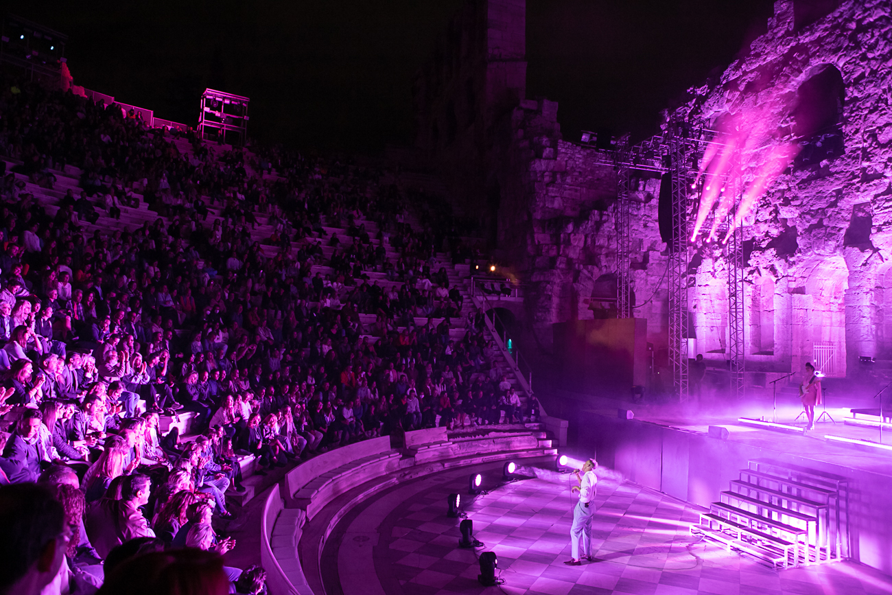 Φωτορεπορτάζ από τη συναυλία του Asaf Avidan στην Αθήνα, στο Ωδείο Ηρώδου Αττικού, την Πέμπτη 22 Σεπτεμβρίου 2022