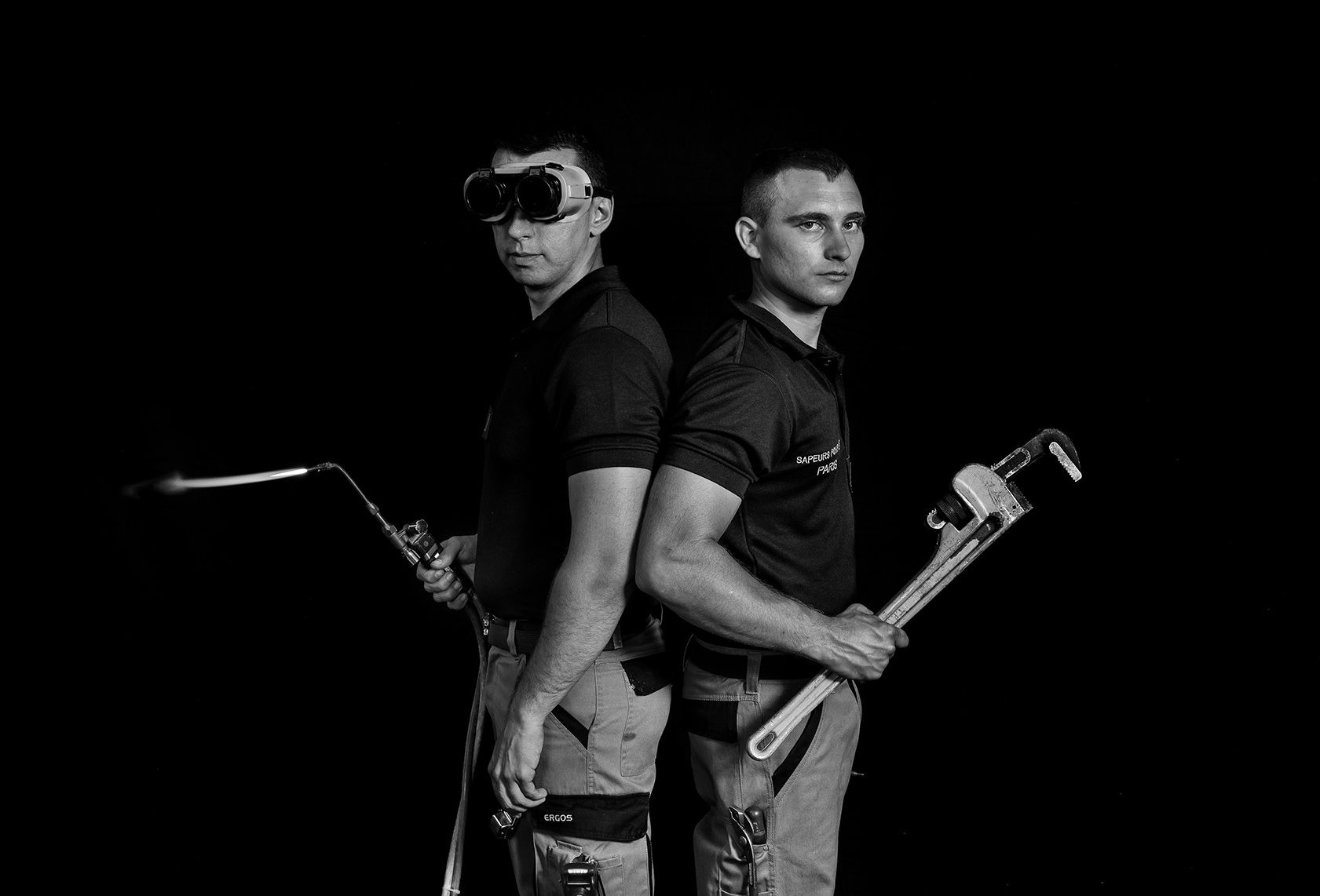 Ο Νίκος Αλιάγας φωτογραφίζει τους Γάλλους πυροσβέστες στο κέντρο διάσωσης Rousseau για το ημερολόγιο του 2023.