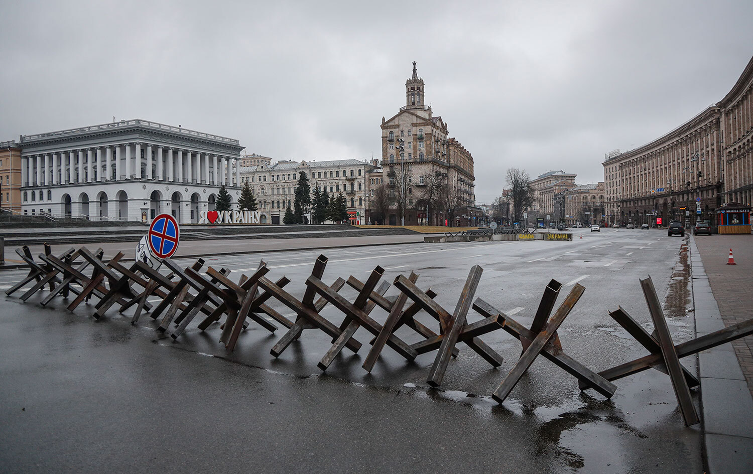 Οδοφράγματα και σκαντζόχοιροι στο Κίεβο