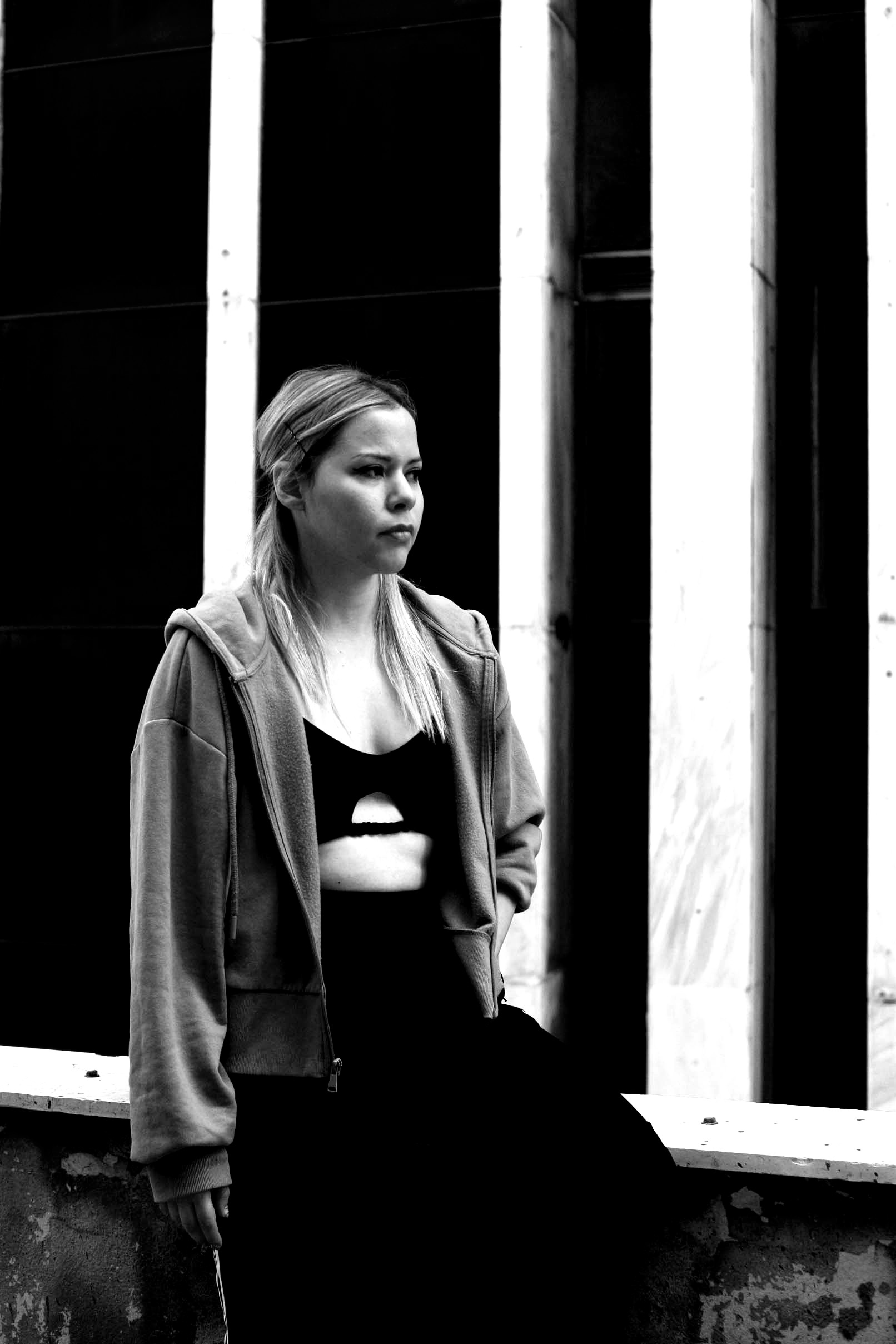 Συνέντευξη: Η φωτογράφος Σίλβια Τσομπανάκη μιλάει για τις εικόνες της έκθεσης «Ραπ Ντίβες» στην Εφημερίδα ATH