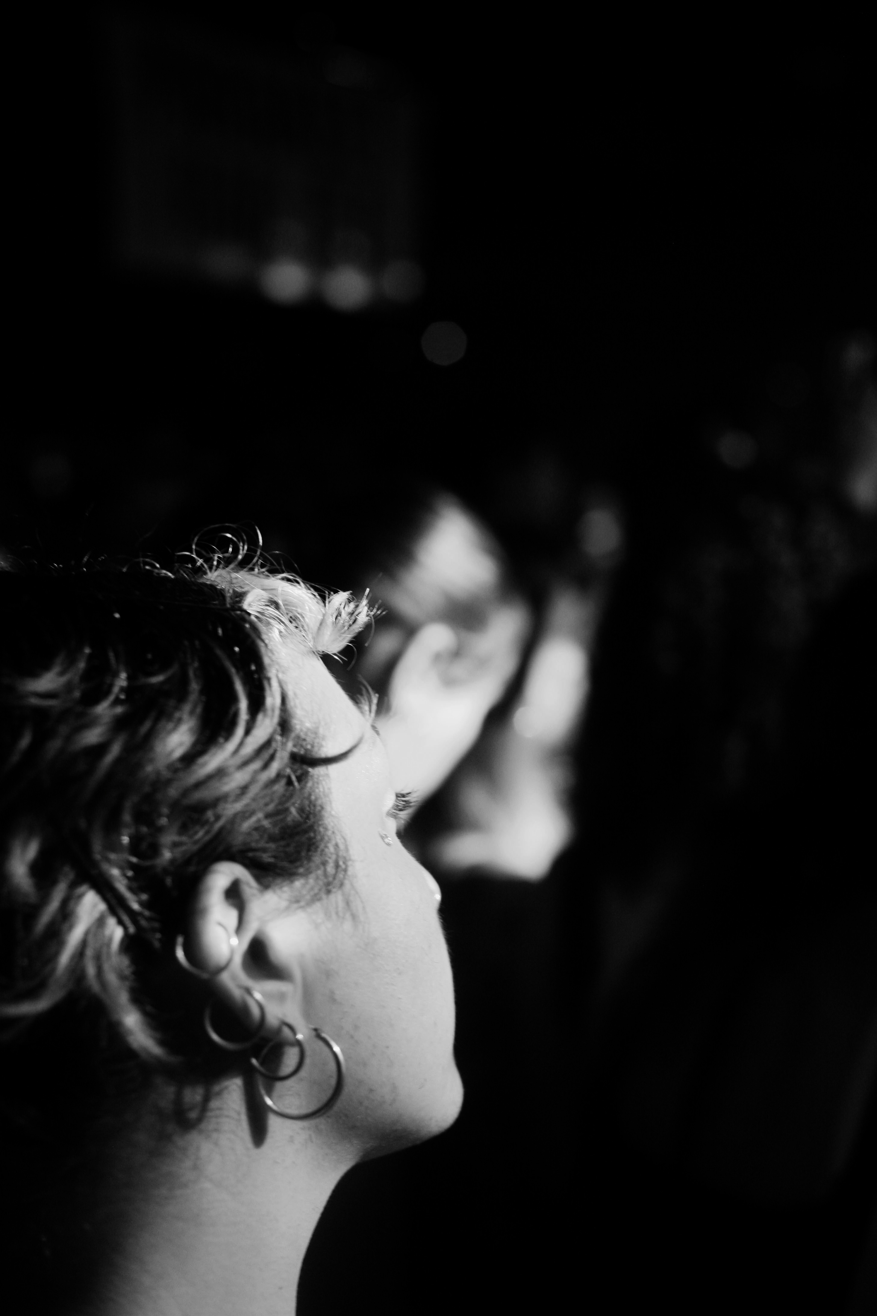 Συνέντευξη: Η φωτογράφος Σίλβια Τσομπανάκη μιλάει για τις εικόνες της έκθεσης «Ραπ Ντίβες» στην Εφημερίδα ATH